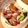 流行りの蒸籠で!【鶏むね肉とトマトの洋風せいろ蒸し】の工程4