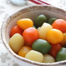 作り置きOK！お弁当にも♪野菜入り玉こんにゃくの白出し煮