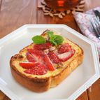 いちごのデザートキッシュトースト