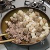 【我が家自慢のごはん泥棒】豚ひき肉と大根こんにゃくの甘辛煮の工程2