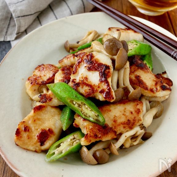 やわらか♪鶏むね肉とオクラとしめじの柚子胡椒炒め