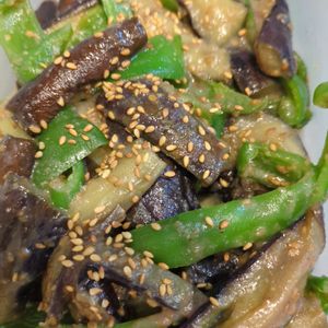 ちゃんこ犬の作ってみた!投稿(【熱々ご飯が最高に合う】茄子とピーマンのごま味噌炒め)