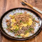「年越しそば」はこれでいいかも「鶏そぼろ入り三色そば」