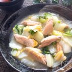 優しい味付けでほっこりする♡白菜と手羽中の和風とろみ餡