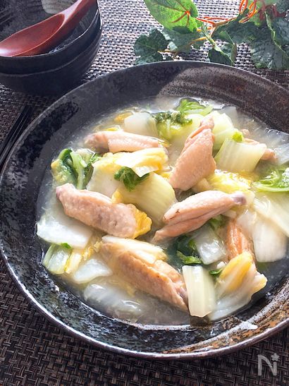優しい味付けでほっこりする♡白菜と手羽中の和風とろみ餡
