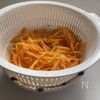 【人参1本で♪電子レンジ使用】胡麻マヨ和えの工程3