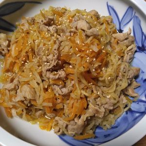 ももの作ってみた!投稿(戻し不要♪めんつゆのみでＯＫ！豚肉と切り干し大根の煮物)
