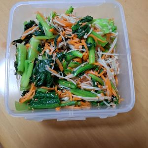 728185の作ってみた!投稿(焼肉屋さん風《小松菜とえのきと人参♡旨塩ナムル》)