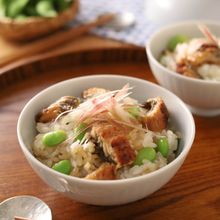 ごはんにサクッと混ぜるだけ♪5分で豪華！　枝豆うなぎめし