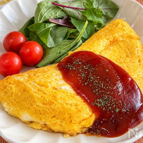 簡単なのに褒められる♡【デミ風オムレツ】身近な調味料で♬