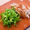 【千切りピーマンの中華風ごま和え】食感がやみつき！の工程1
