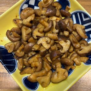 くだもの大好き🧡の作ってみた!投稿(メイン食材しいたけだけ！しいたけのめんつゆバター炒め)