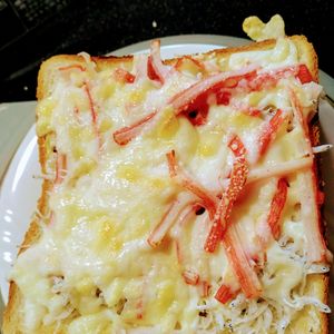 ゆみの作ってみた!投稿(【しらすとカニカマのチーズトースト】冷凍作り置きOK！)