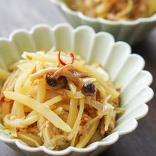 じゃがいもとキノコのにんにく炒め