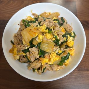 さらの作ってみた!投稿(【豚ニラ玉の旨辛キムチ炒め】ご飯が進む！やみつきピリ辛おかず)