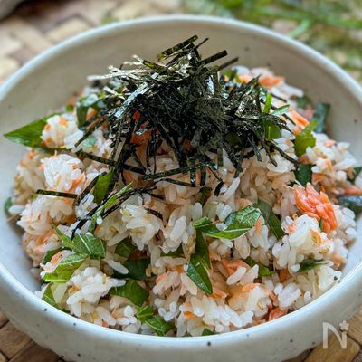 我が家の人気ごはん《香ばし鮭と大葉のちらし寿司》