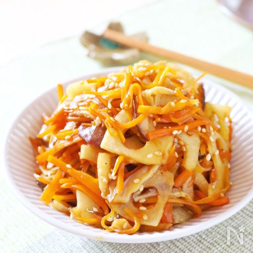 旨味がすごい♡【蓮根とにんじんと椎茸のオイスターきんぴら】