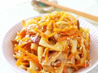 旨味がすごい♡【蓮根とにんじんと椎茸のオイスターきんぴら】