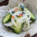 白だしで新玉ねぎときゅうりの浅漬け