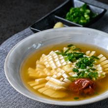 体に沁み渡る【お出汁香る菊花豆腐】