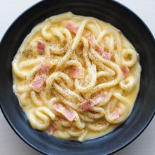 【レンジで簡単！カルボナーラ風うどん】ランチに食べたい♡