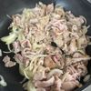 ワンパン10分◎【豚こまときのこのヤンニョム炒め】ご飯が進むの工程2