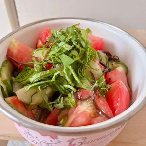 あーちゃん·͜· ♡の作ってみた!投稿(【トマトときゅうりのだし昆布和え】5分で簡単！)