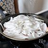 【塩だけでこんなにウマい！】ほったらかし玉ねぎチキンの工程4