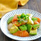 サーモンとホタテとアボカドの柚子こしょう風味