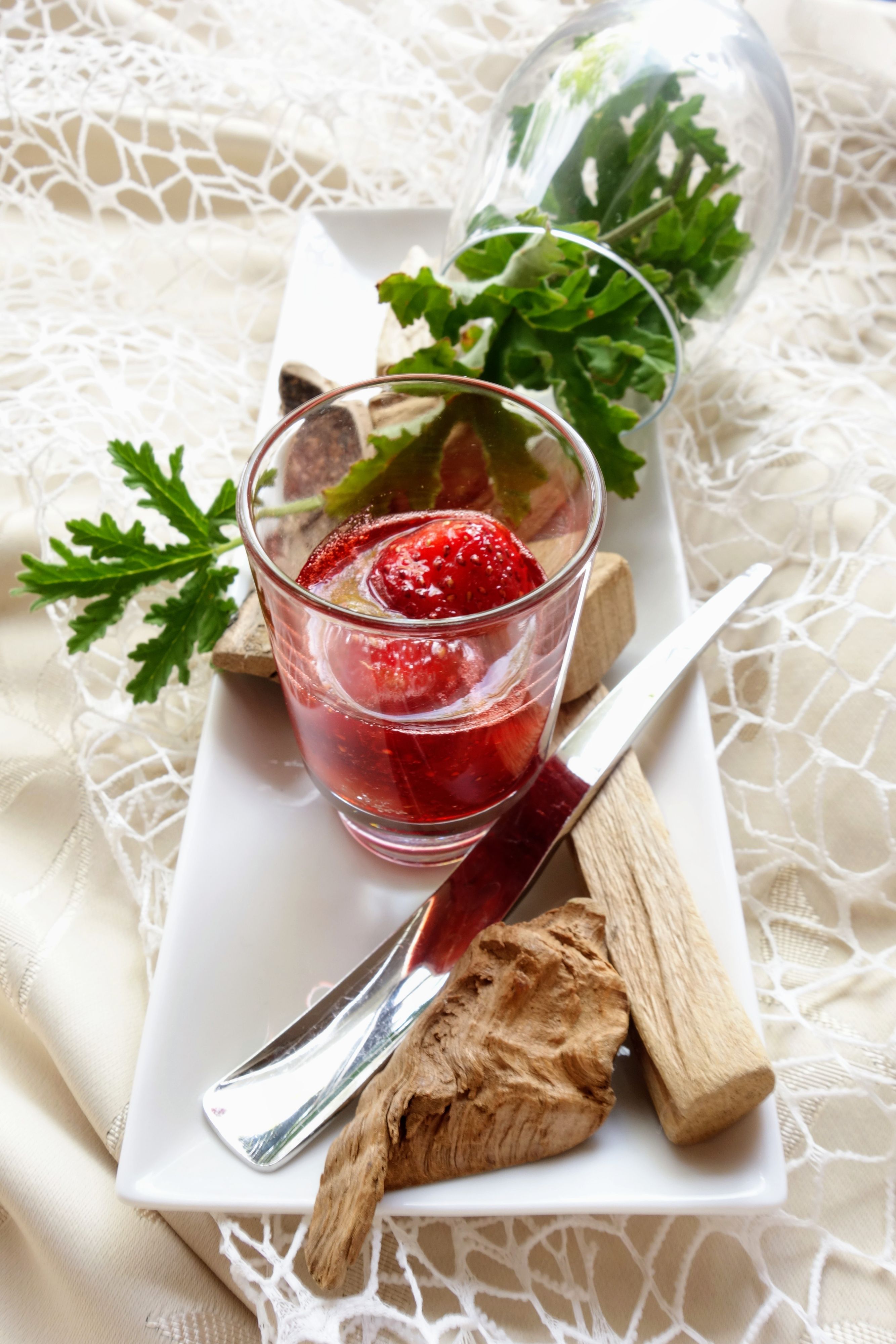 ローズゼラニウム風味の苺ジャム レシピサイト Nadia ナディア プロの料理家のおいしいレシピ