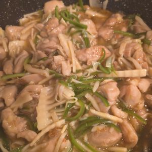 1074129の作ってみた!投稿(行列のできる中華屋さんの🍚ぷりぷり鶏もも肉の青椒肉絲😍)