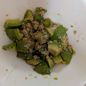 ウニ&イクラの作ってみた!投稿(3分で!やみつきアボカドのポン酢ごま油和え|おつまみ・副菜に)
