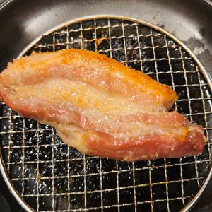 tAnAkoの作ってみた!投稿(無添加・ジューシー「自家製ベーコン」)