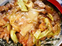 牛丼屋の10倍おいしい🤩豚の生姜焼きチーズ丼🍚💨