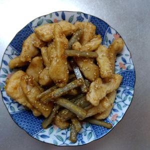 うさちゃんの作ってみた!投稿(【鶏ごぼうの甘辛炒め】ごはんが止まらないおかず♪)