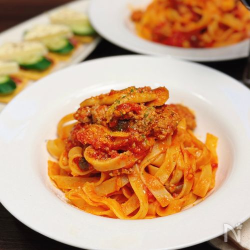 【ひき肉のトマトソースパスタ】濃厚トマトソースが絶品♪