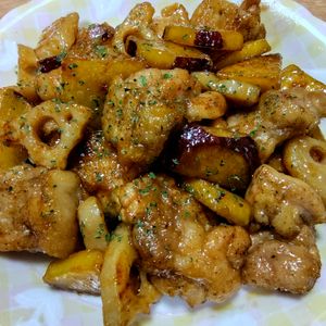 1285824の作ってみた!投稿(【さつまいも鶏れんこんバター醤油ソテー】シャキほく秋おかず♡)