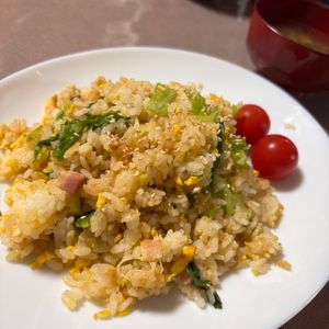 えみりんの作ってみた!投稿(香ばしくて美味しい♩ベーコンレタスチャーハン)