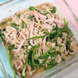 milkの作ってみた!投稿(レンジで♩しゃきしゃきピーマンとハムとえのきの麺つゆびたし)