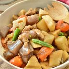 [鶏と根菜の煮物]ほっとする味わいでご飯がすすむ！