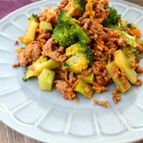 【お酒のあてにも◎】ブロッコリーとひき肉のピリ辛炒め