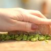 旬を味わうバケットのおつまみ‼︎『そら豆ブルスケッタ』の工程3