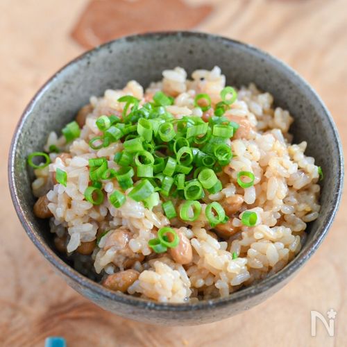 牛肉だしの素でひと味違う！納豆ごはん