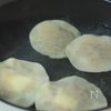 餃子の皮で作る【なすとひき肉のラビオリ】の工程6