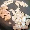 鶏むね肉で節約・美味しい！小松菜と鶏の台湾風コク旨炒めの工程3