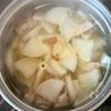 材料ふたつでスープ！《大根とベーコンの白だしカレースープ》の工程4