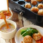 焼く、丸い唐揚げ。２種類のソースで。