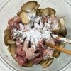 【10分ですぐできる】カリカリ豚こまとごぼうの甘辛炒めの工程2
