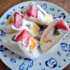 しぃちゃんの作ってみた!投稿(ヨーグルトクリームが爽やか♡絶品フルーツサンド)
