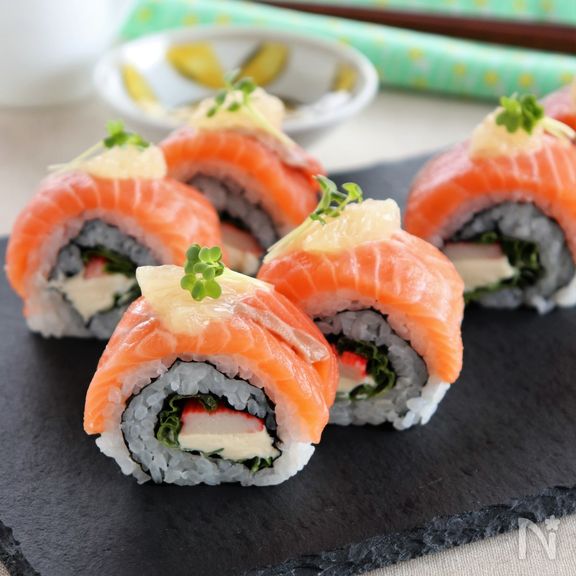 サーモンとクリームチーズのロール寿司